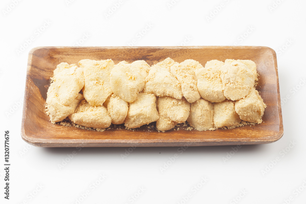  Injeolmi is a rice cake made by steaming glutinous rice, pounding it with a tteokme (rice cake mold), cutting it into squares, and coating it with dried seaweed.