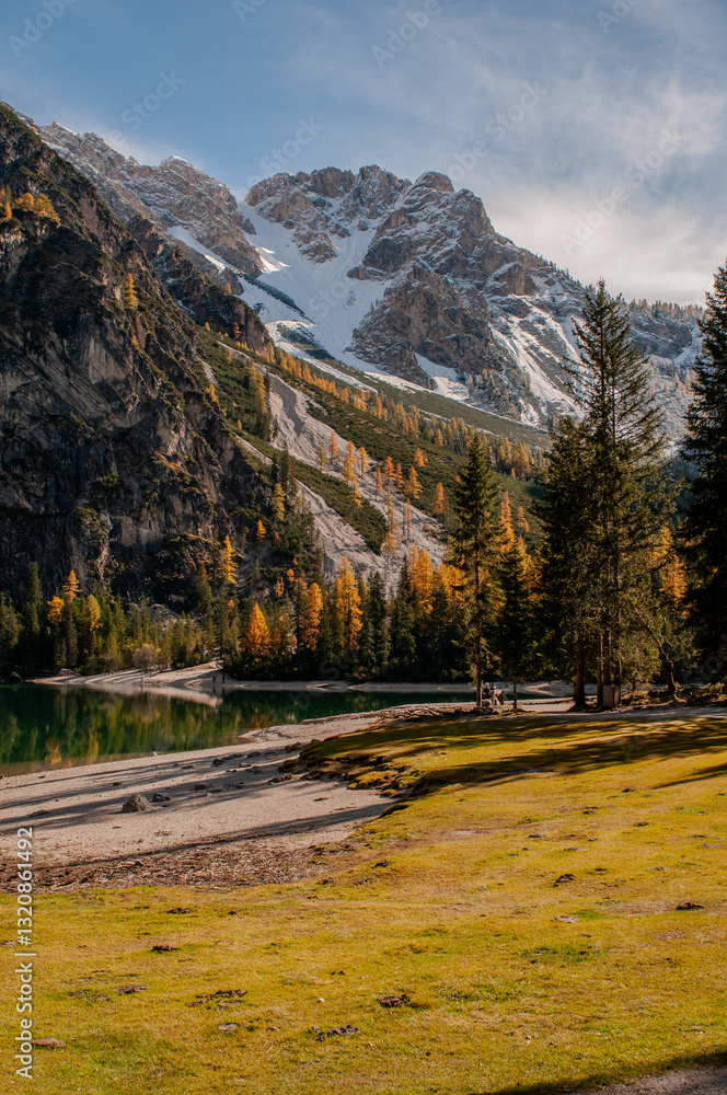 Pragser Wildsee (italienisch Lago di Braies) ist ein Bergsee im Pragser Tal in der Südtiroler Gemeinde Prags. Er liegt wenige Kilometer südlich des Hochpustertals zwischen Bruneck und Toblach