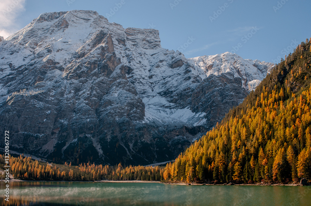 Pragser Wildsee (italienisch Lago di Braies) ist ein Bergsee im Pragser Tal in der Südtiroler Gemeinde Prags. Er liegt wenige Kilometer südlich des Hochpustertals zwischen Bruneck und Toblach 
