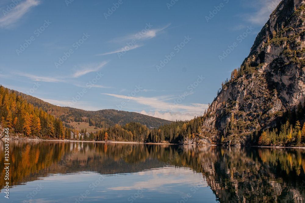 Pragser Wildsee (italienisch Lago di Braies) ist ein Bergsee im Pragser Tal in der Südtiroler Gemeinde Prags. Er liegt wenige Kilometer südlich des Hochpustertals zwischen Bruneck und Toblach