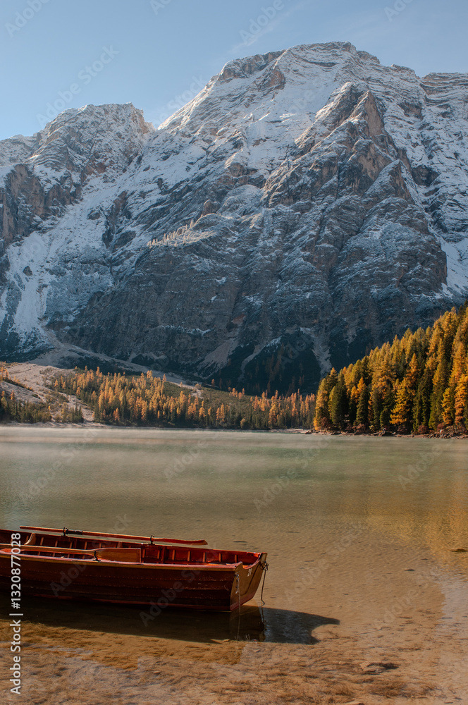 Pragser Wildsee (italienisch Lago di Braies) ist ein Bergsee im Pragser Tal in der Südtiroler Gemeinde Prags. Er liegt wenige Kilometer südlich des Hochpustertals zwischen Bruneck und Toblach