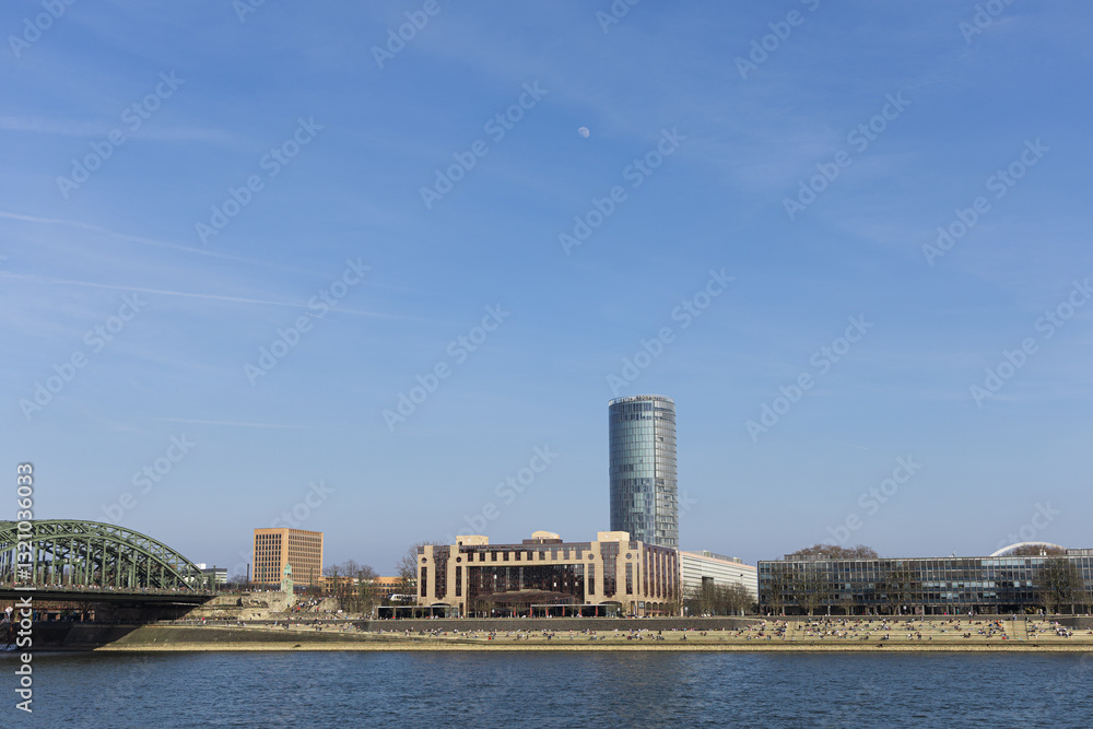 Naklejka premium bridge over the river, the bridge of the city cologne Germany 