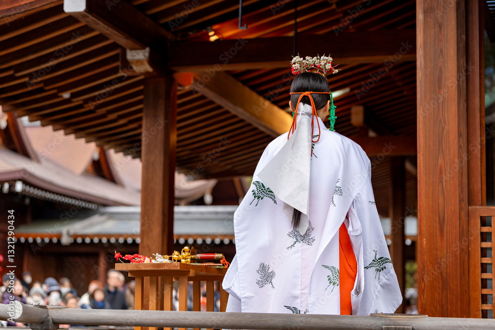 Photography Poster 神社の巫女さん | 日本 神社・仏閣 | Wall Art