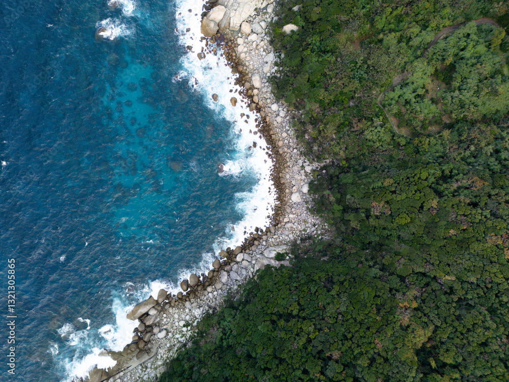 Obraz premium A breathtaking aerial view showcasing the lush coastline beautifully meeting the turquoise waters