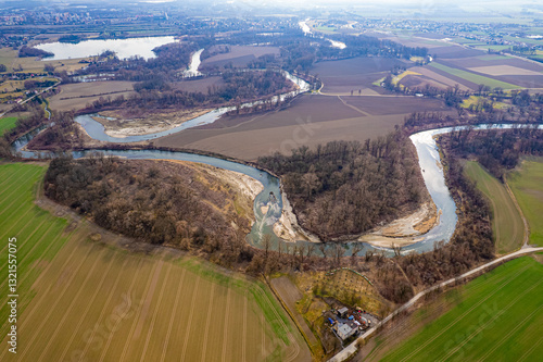 Obraz na płótnie Meandry rzeki Odra w okolicach Chałupek na Śląsku. Granica Polski i Czech. Panorama z lotu ptaka wczesną wiosną. w salonie