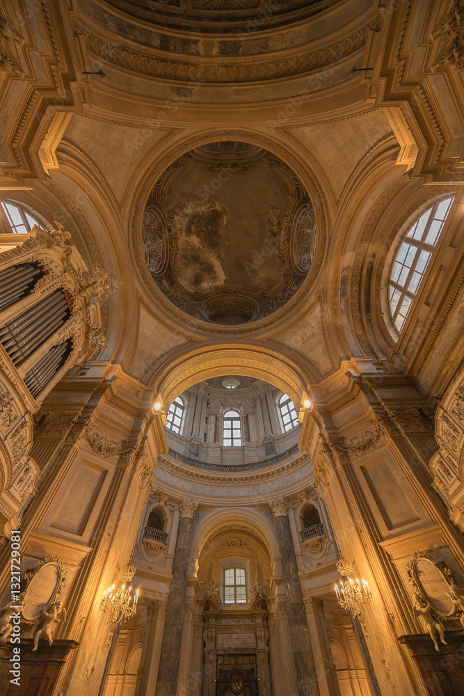 Obraz premium Torino, Italy - March 9, 2025: architectural detail of Basilica di Superga in Piemonte.