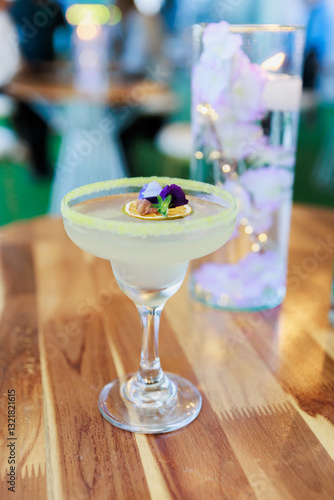 Billede på lærred Classic Margarita Cocktail – Refreshing Citrus Drink for Parties and Celebration