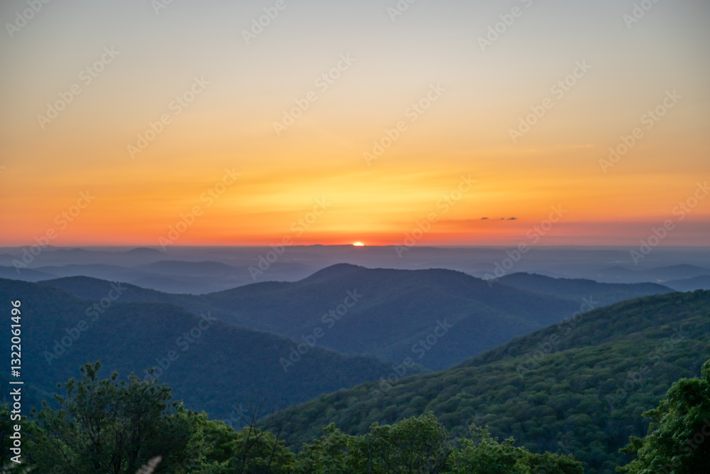 Fototapeta premium Pink Layers at Sunrise from Skyline Drive