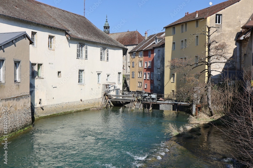 La rivière la Cuisance, ville d'Arbois, département du Jura, France