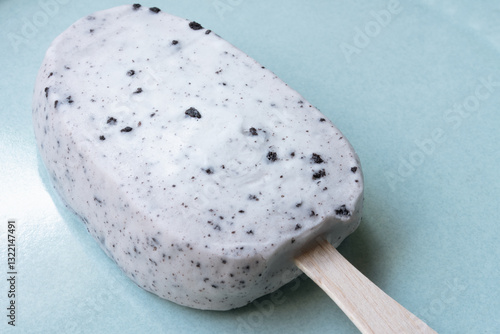 Cookie and Cream Yogurt Frozen Treat