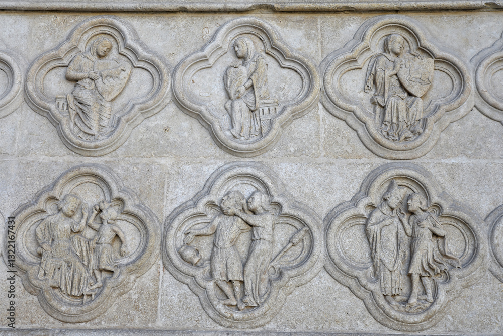 Bas-relief du portail de la cathédrale à Amiens. France Bas-relief du portail de la cathédrale à Amiens. France