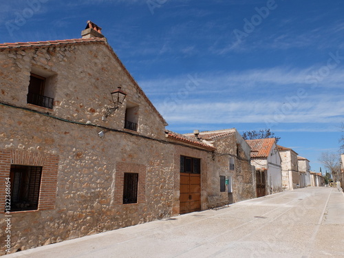 Pueblo bajo el sol.