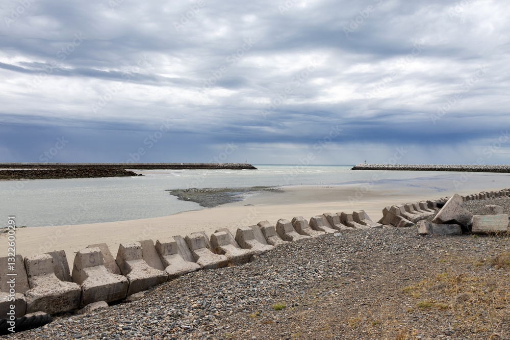 Fototapeta premium Space between the breakwater for boat entry and exit at the Port of Rawsow in Argentine Patagonia