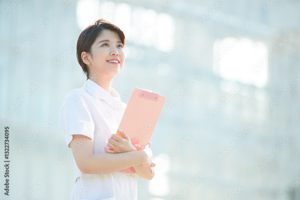 白衣の女性 白衣の女性