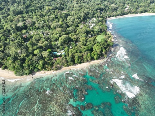 Obraz na płótnie Turquoise Waters at Costa Rica's Playa Cocles and Limon w salonie