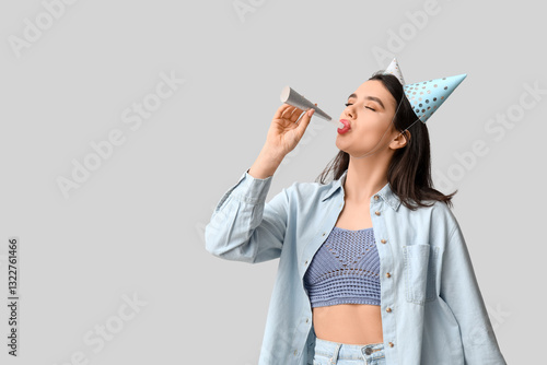 Beautiful young woman in pa...