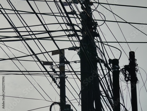 Foto Electricity and telephone cables in a chaotic urban area