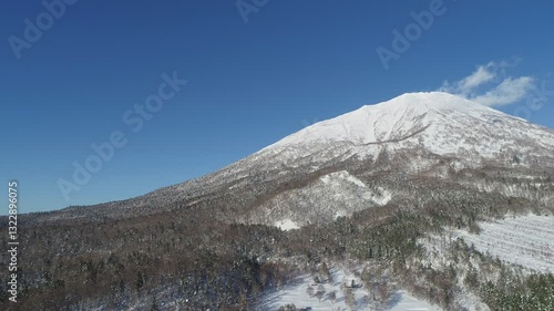 冬の羊蹄山　ドローン空撮