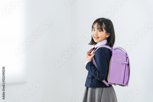 Fotografía ランドセル、小学生、女の子、女子、入学、ハーフ成人式、フォトスタジオ、写真館、日本人、こども、子供、成長、笑顔、工房、メーカー、パープル、新入生、明るい、爽やか