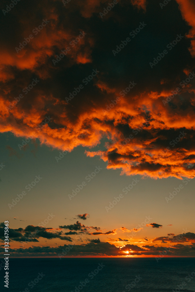 Obraz premium sunset over the sea