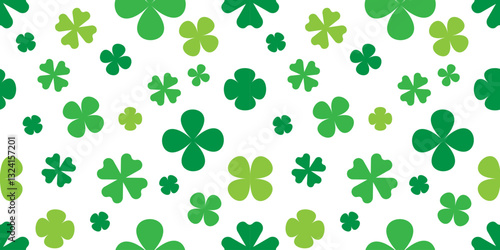 Fotografía A seamless digital pattern featuring various green shamrocks on a white background, perfect for St