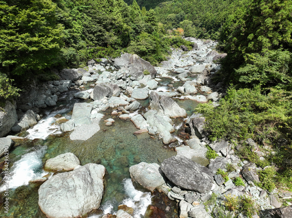 愛媛県西条市 谷川の風景