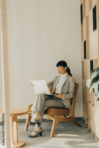 Professional Asian woman wo...