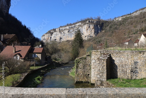 Obraz na płótnie La rivière la Seille, village de Baume Les Messieurs, département du Jura, France w salonie