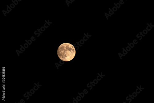 Obraz na płótnie Big yellow moon on black sky w salonie