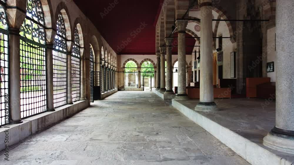 The porticos of the Atik Valide Mosque. They reveal the aesthetics of Ottoman architecture. The forward movement of the drone takes the viewer on a journey through the passage. The porticos of the Atik Valide Mosque. They reveal the aesthetics of Ottoman architecture. The forward movement of the drone takes the viewer on a journey through the passage.