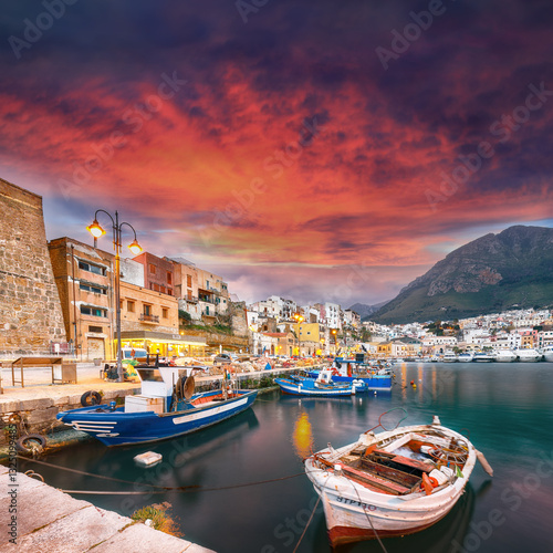 Obraz na płótnie Superb evening cityscape of Castellammare del Golfo town. w salonie