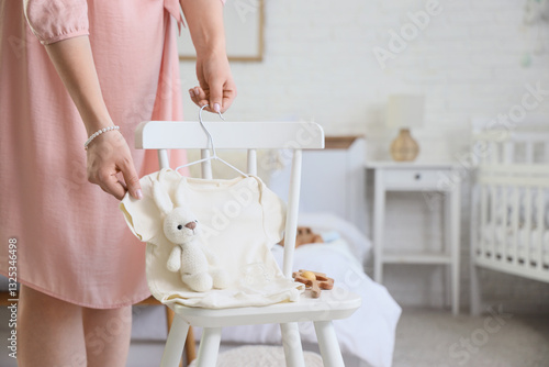 Pregnant woman with baby bo...