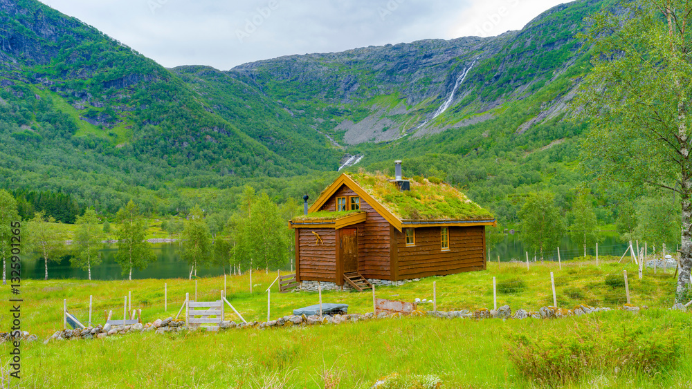 Alte Hütte im Naturparadies Eidslandet in Norwegen