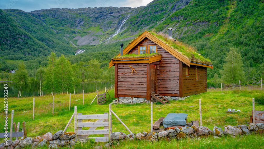 Alte Hütte im Naturparadies Eidslandet in Norwegen