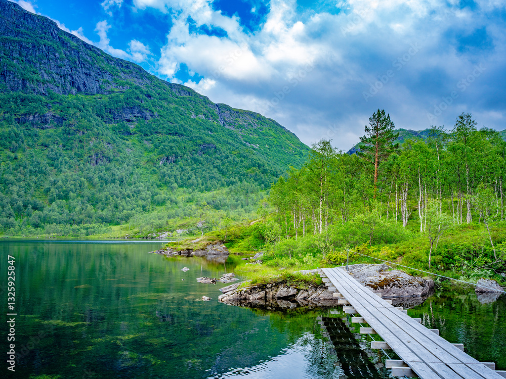 Bergsee im Naturparadies Eidslandet in Norwegen