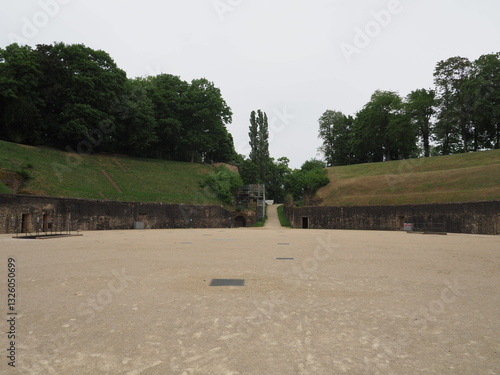 Offene Sicht auf Römisches Amphitheater in Deutschlands ältester Stadt Trier