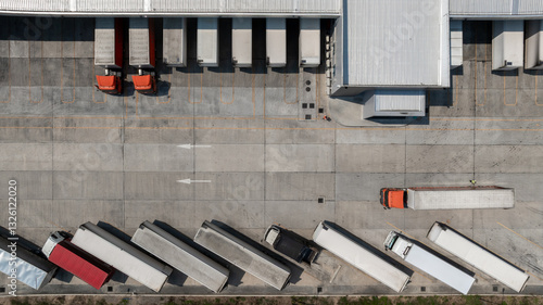 Obraz na płótnie Top view semi truck cargo trailer at logistic park warehouse goods, Distribution warehouse shipping supply chain, Business transportation logistic freight shipping cargo by semi truck cargo trailer. w salonie