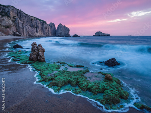 Obraz na płótnie seascape at sunset with dramatic rock w salonie