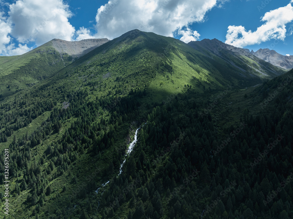 Fototapeta premium Beautiful mountain landscape in sichuan , China