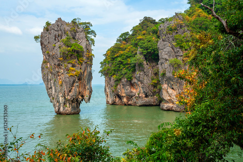 Obraz na płótnie Scenic view landscape James bond island Phang-Nga bay near Phuket, Thailand. Landscape of famous place on Phuket, Thailand. Beautiful place of Phuket. w salonie