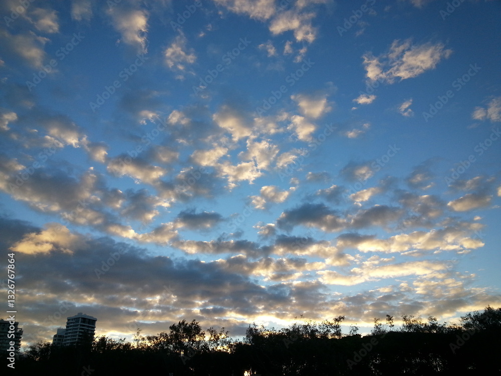 Fototapeta premium sunlit cloud sky