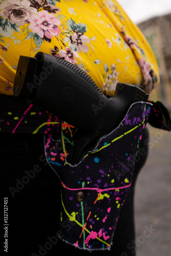 Fototapete Arm Your Friends is a BIPOC and LGBTQ+ gun group that focuses on education and skills training