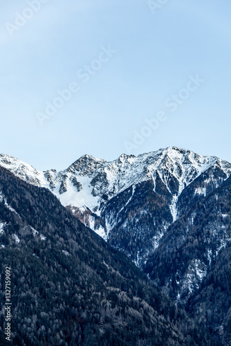 Morgendlicher Start in den neuen Tag bei schönsten Sonnenschein in der Südtiroler Region Sand in Taufers - Südtirol - Italien
