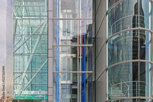 Obraz na płótnie Modern Building With Glass Lift Shaft and Stairway Structure w salonie