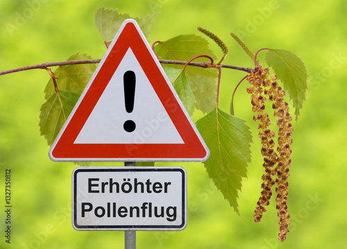 Obraz na płótnie Ein Verkehrsschild warnt vor Pollen, Pollenflug und Allergie im Frühling vor den Blüten im Frühling - FOTOMONTAGE w salonie