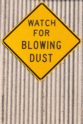 Obraz na płótnie Sign saying 'Watch of Blowing Dust.' w salonie