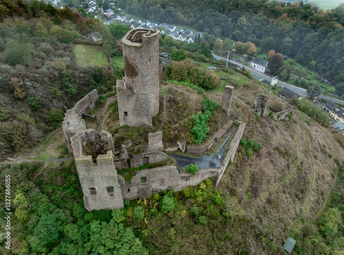 Obraz na płótnie Aerial ground plan view of Philipsburg castle above Monreal Germany with pentagonal tower and large round keep w salonie