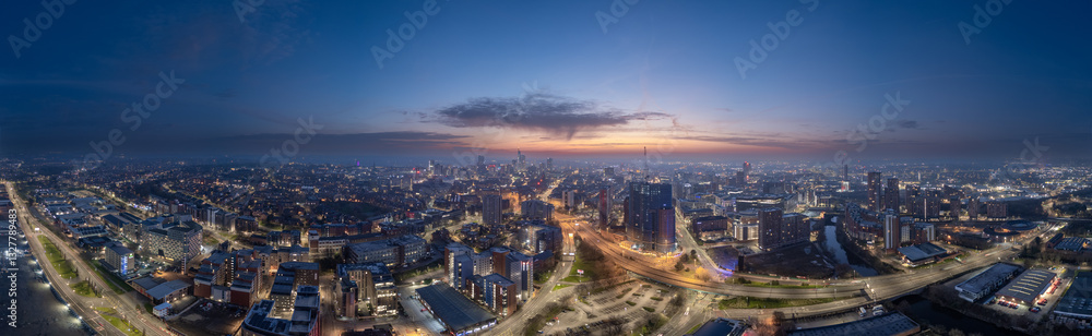 Fototapeta premium Aerial Dawn View of Leeds Cityscape Showcasing Skylines and Urban Development