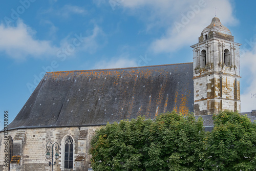 Obraz na płótnie Gothic Saint Florentin church of Amboise (Eglise Saint-Florentin). Louis XI ordered the construction of this church in 1473. Amboise, Valley of Loire, France. w salonie