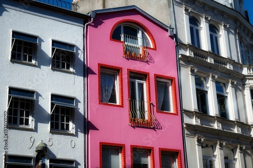 Obraz na plátně charming colorful facades of old town houses in the friesenviertel in the city c